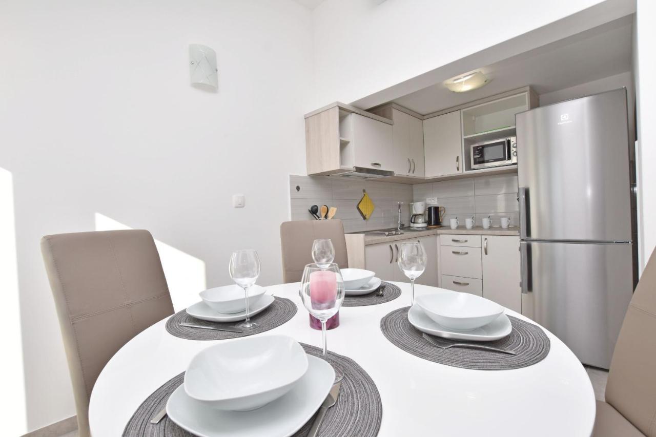 Apartments Danolic Pisak Bagian luar foto