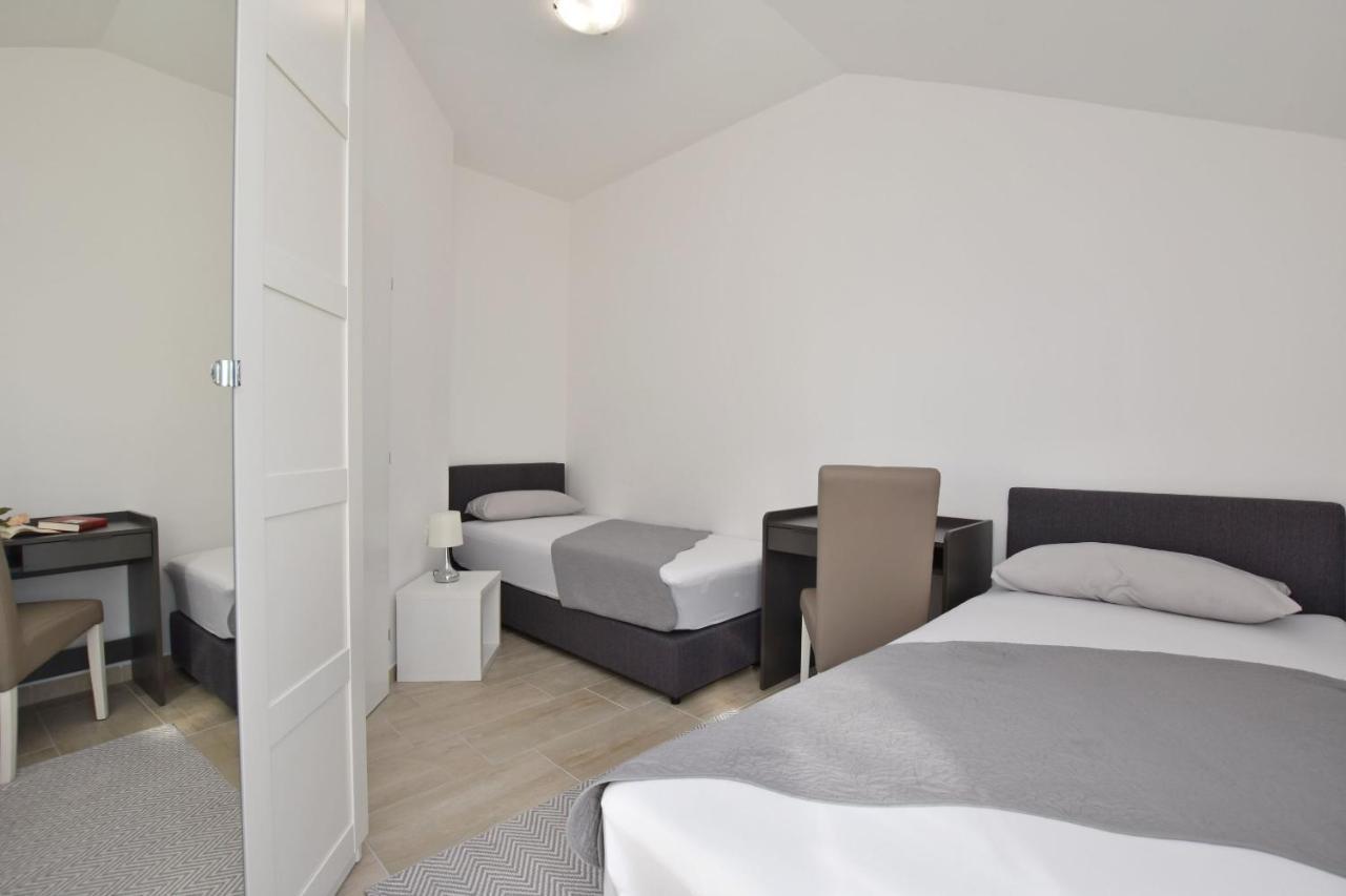 Apartments Danolic Pisak Bagian luar foto