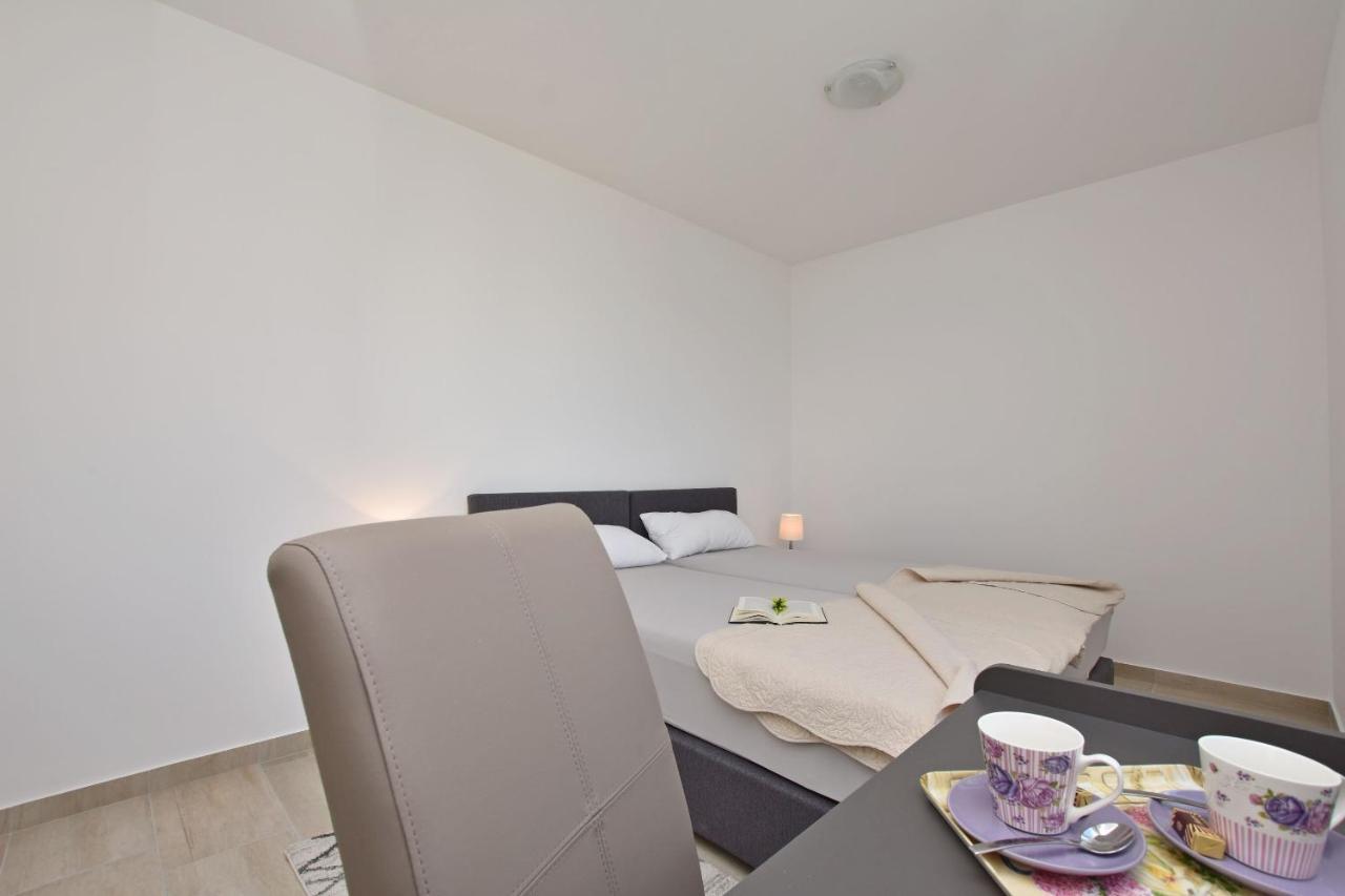 Apartments Danolic Pisak Bagian luar foto