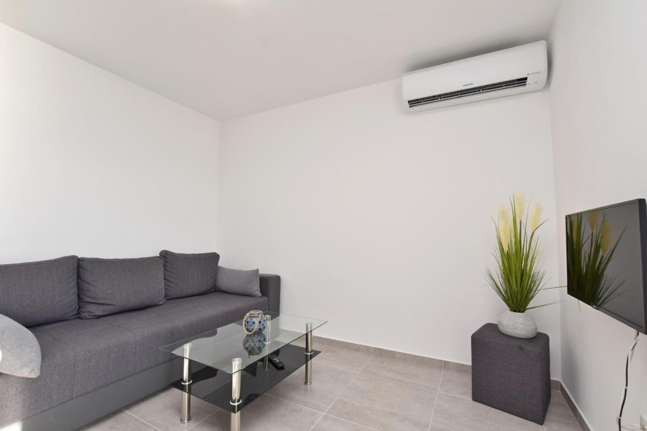 Apartments Danolic Pisak Bagian luar foto