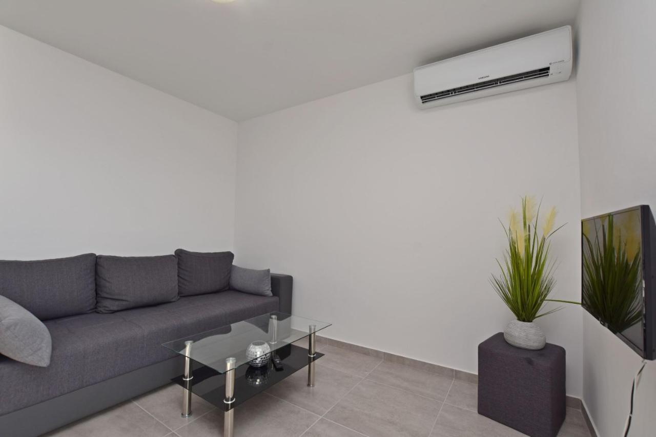 Apartments Danolic Pisak Bagian luar foto