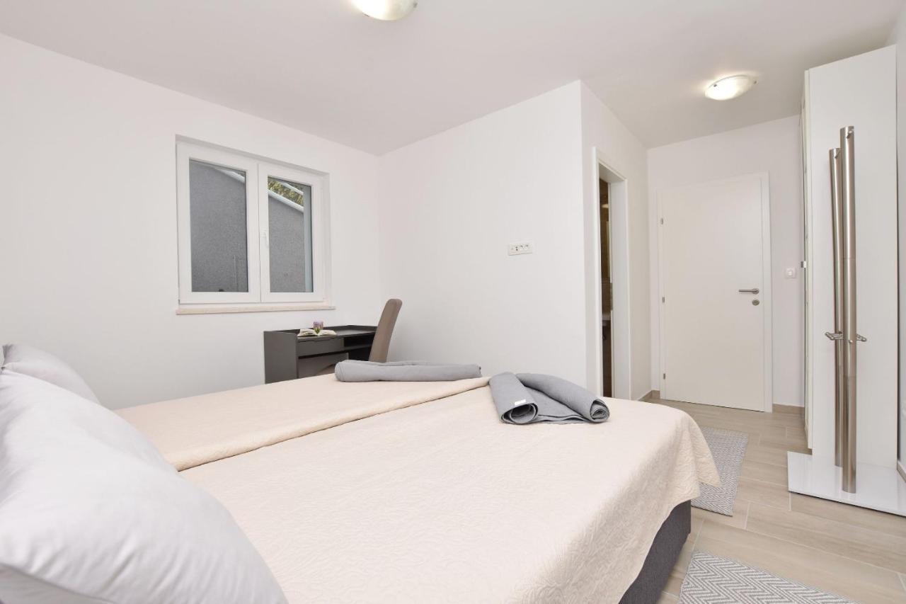 Apartments Danolic Pisak Bagian luar foto