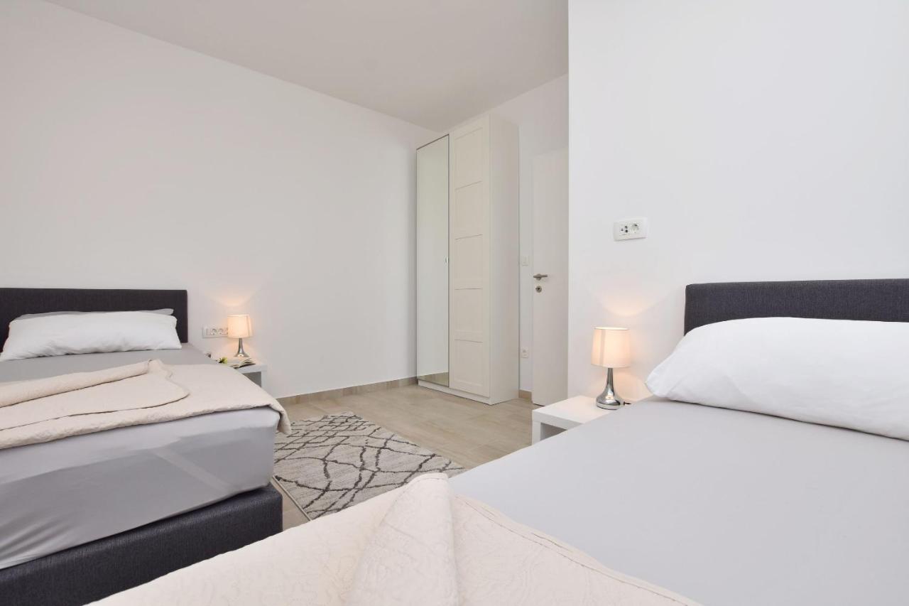 Apartments Danolic Pisak Bagian luar foto