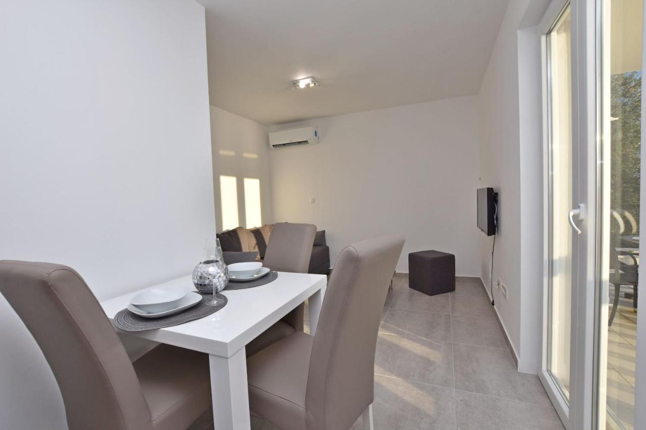 Apartments Danolic Pisak Bagian luar foto